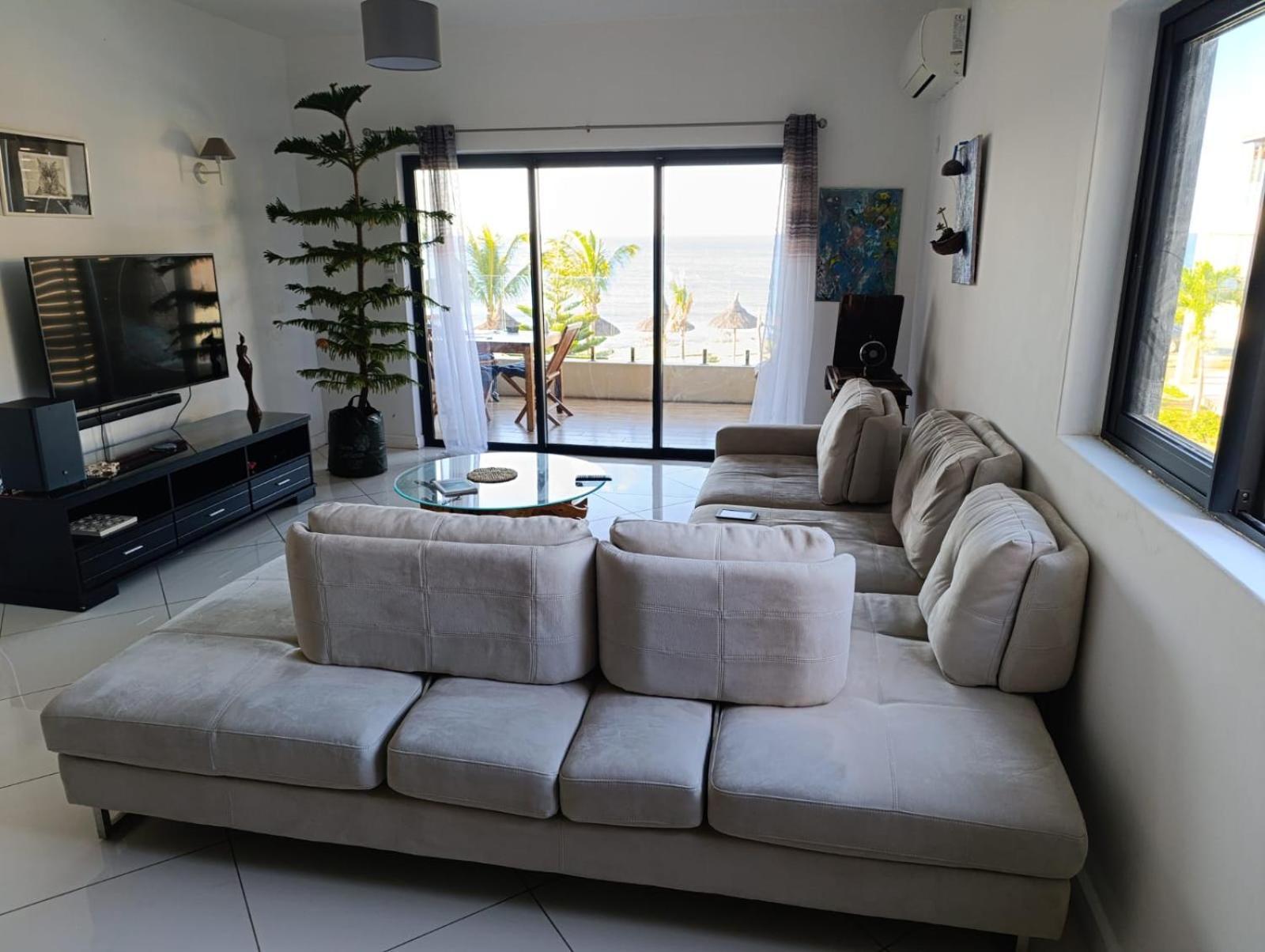 Magnificent Sea-View Apartment Flic en Flac Exterior photo